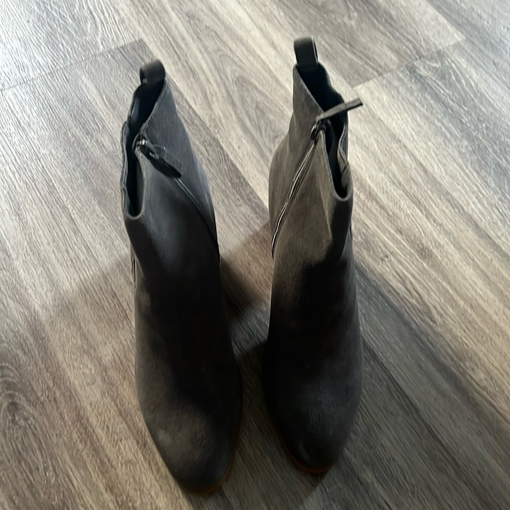 Violet Red Meghan Gray Ankle Boots Women’s Suede Heeled Booties Size 11 New - Picture 2 of 9
